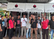 Kader Senior PDIP Mingrum Gumay Berikan Bantuan Plang PAC dan Ranting di Terbanggi Besar