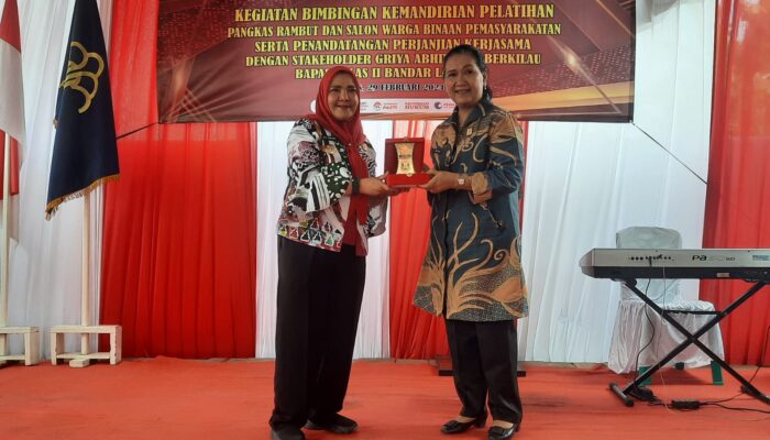 Kakanwil Kemenkumham Lampung Bersama Walikota Eva Resmikan Bimbingan Kemandirian Pelatihan Pangkas Rambut dan Salon WBP