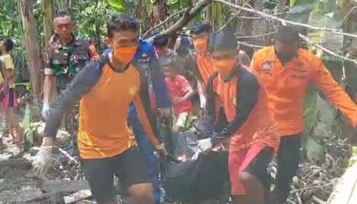 Tim SAR Gabungan Evakuasi Jenazah Anonim Pasca Banjir di Bandar Lampung