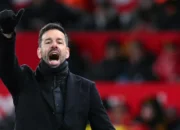 Mantan Striker MU, Van Nistelrooy, Terpuruk Bersama Leicester City